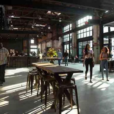 Chic Bungalow Apartment Steps From Armature Works & Downtown Riverwalk タンパ エクステリア 写真
