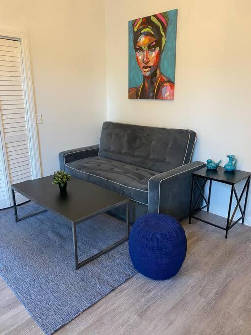 Chic Bungalow Apartment Steps From Armature Works & Downtown Riverwalk タンパ エクステリア 写真