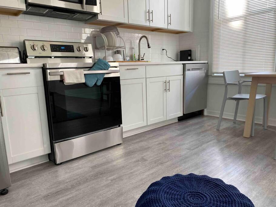 Chic Bungalow Apartment Steps From Armature Works & Downtown Riverwalk タンパ エクステリア 写真