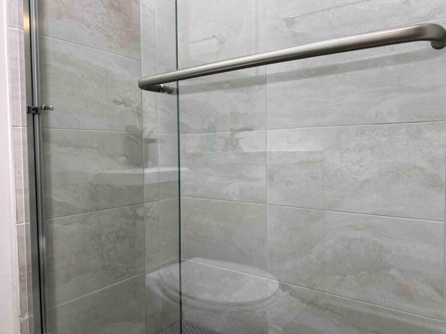Chic Bungalow Apartment Steps From Armature Works & Downtown Riverwalk タンパ エクステリア 写真