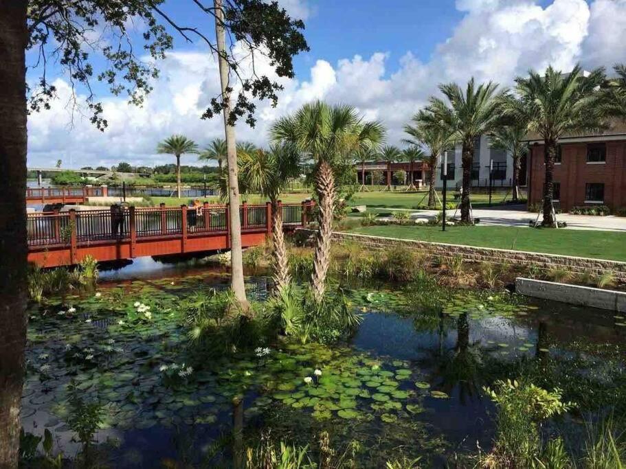 Chic Bungalow Apartment Steps From Armature Works & Downtown Riverwalk タンパ エクステリア 写真